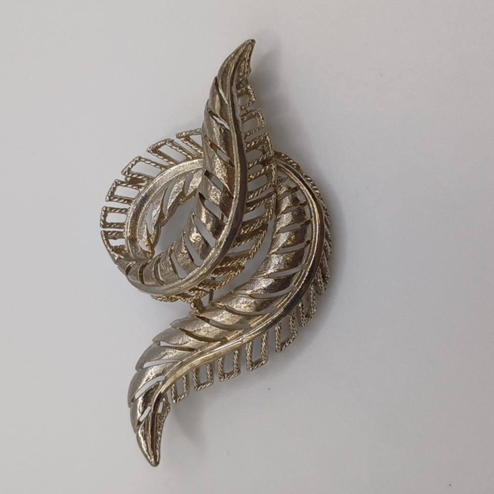 Light Gold tone Curled Leaf Brooch